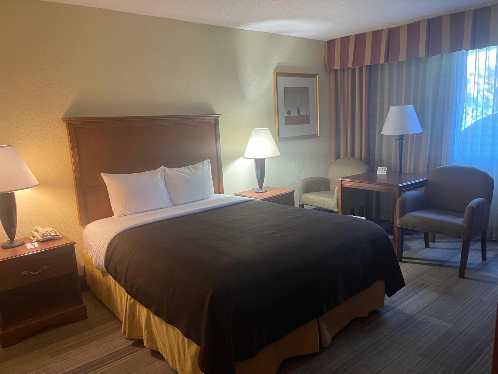 Budgetel Inn & Suites Atlanta Доравилл Экстерьер фото