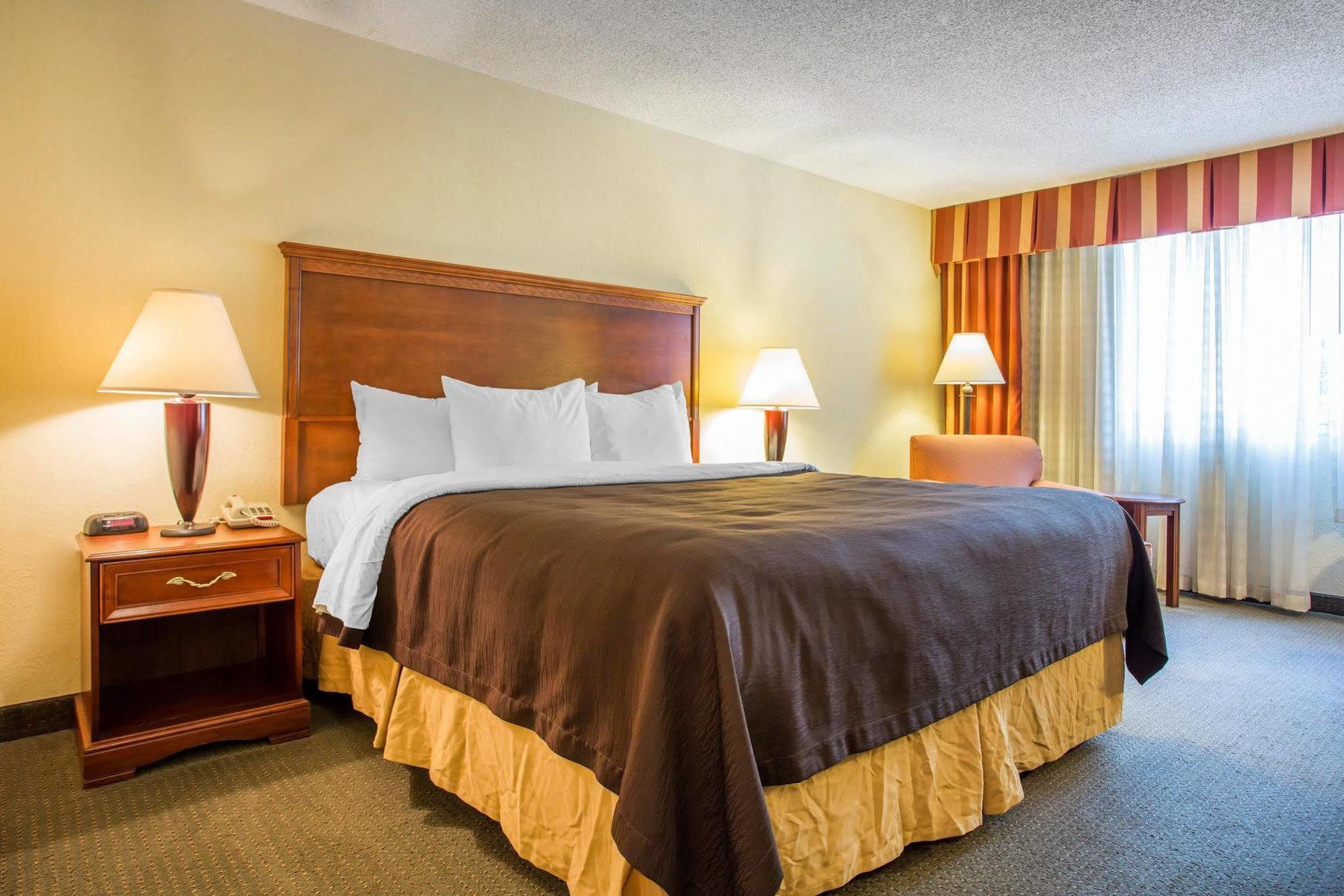Budgetel Inn & Suites Atlanta Доравилл Экстерьер фото