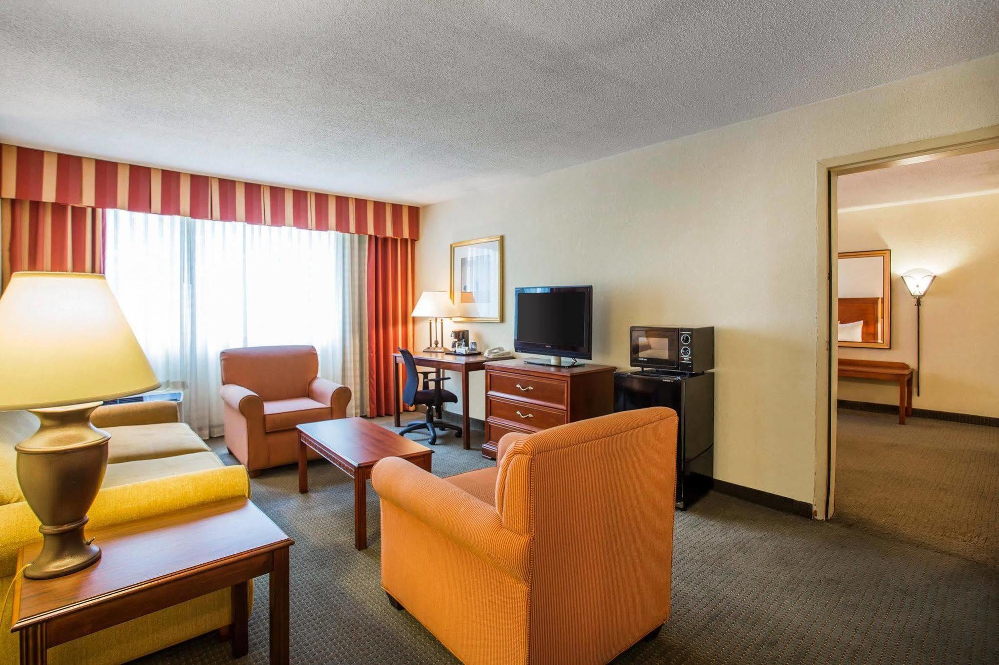 Budgetel Inn & Suites Atlanta Доравилл Экстерьер фото