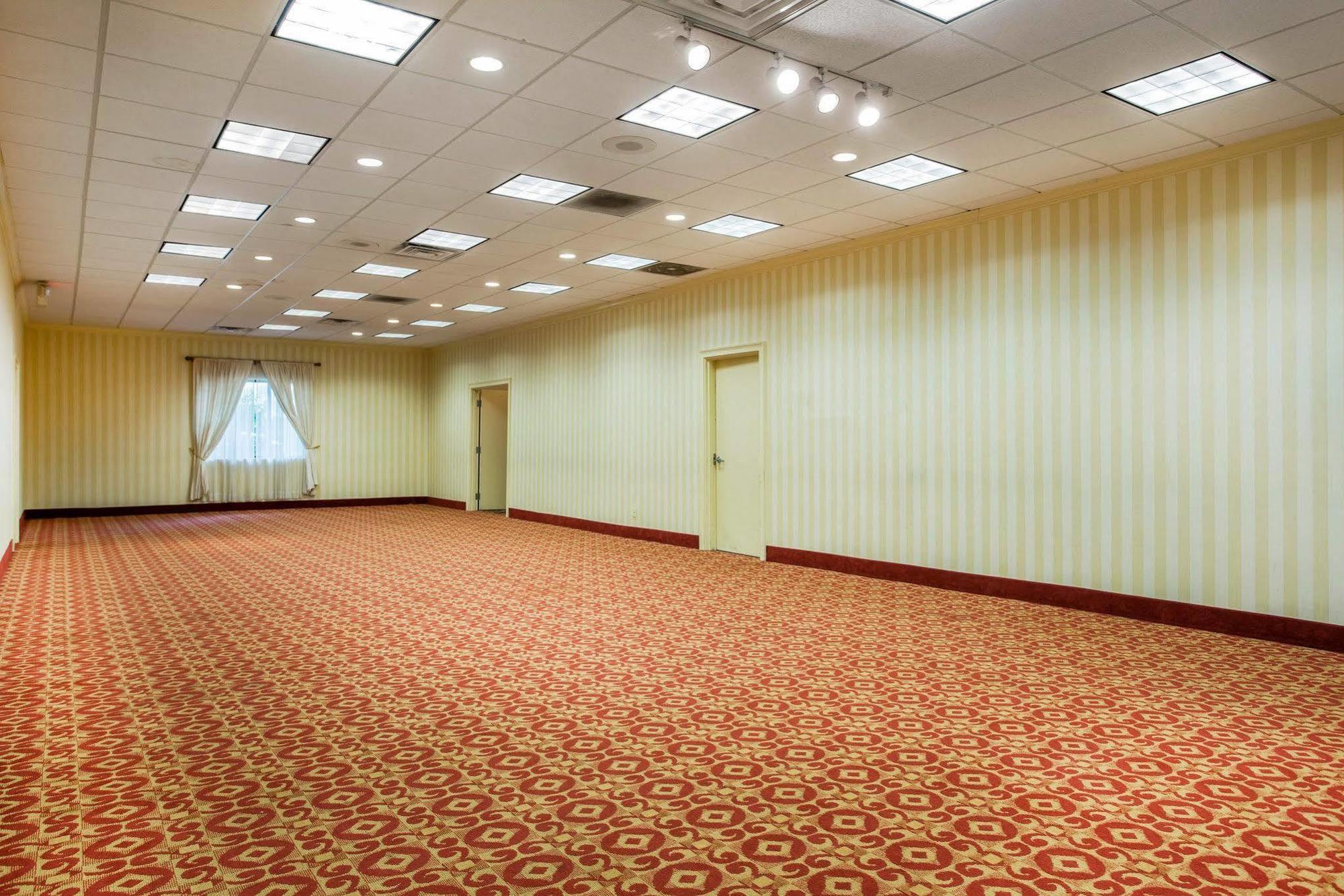 Budgetel Inn & Suites Atlanta Доравилл Экстерьер фото