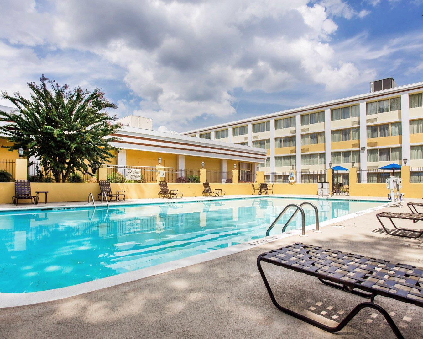 Budgetel Inn & Suites Atlanta Доравилл Экстерьер фото
